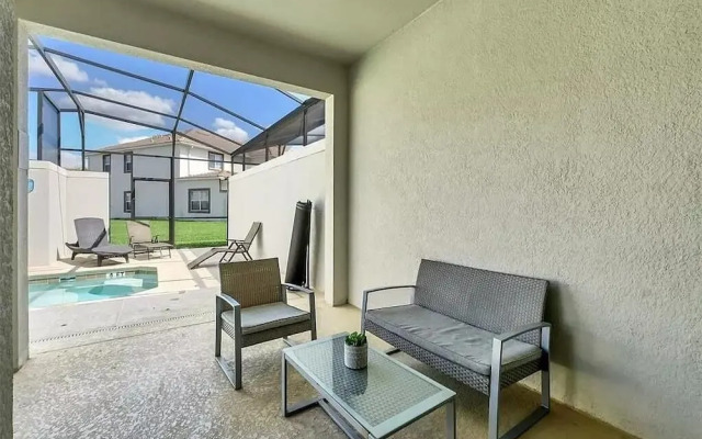 1569 SD - Modern Champions Gate Escape