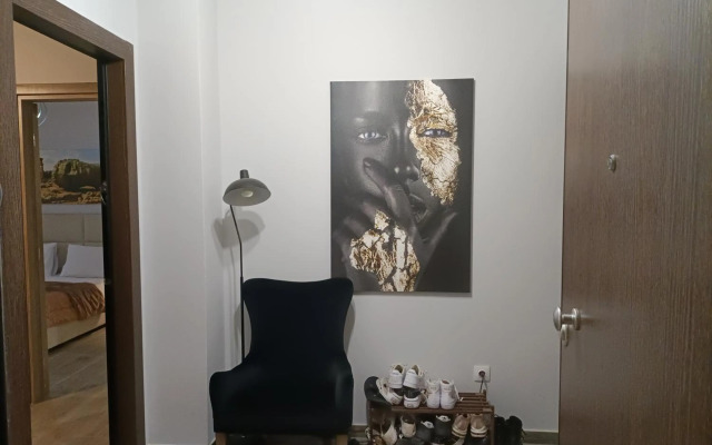 Modern Comfy Apartment near Metro