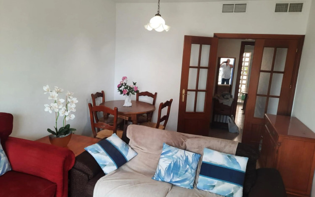 Central 2-Bed Apartment in Estepona Port