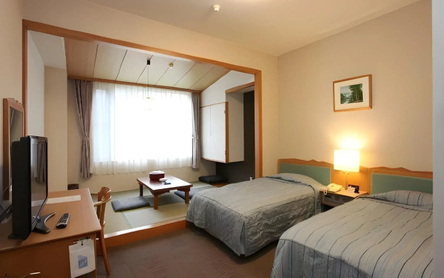 Yuyado Kuttari Onsen Lake Inn