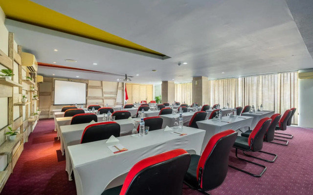Bliss Surfer Hotel by Tritama Hospitality