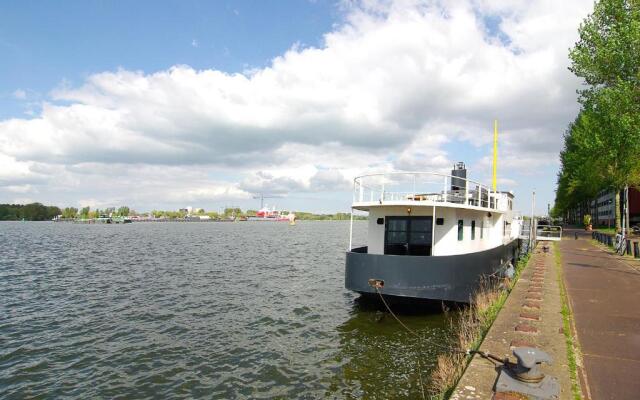 Authentic Ship with a stunning view!