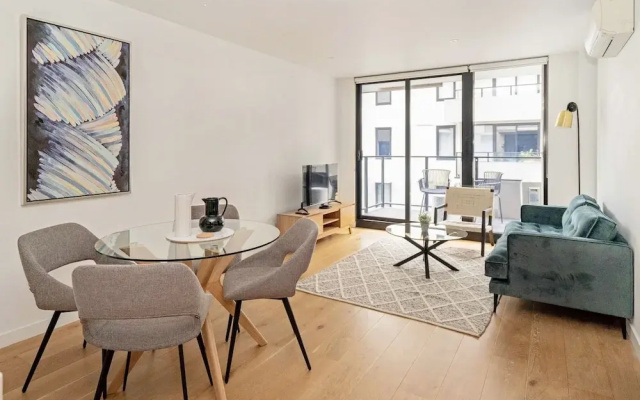 Idyllic 1-bed Near Popular Shopping Streets