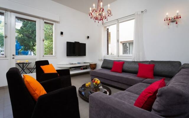 Charming 3BR in Rothschild by HolyGuest