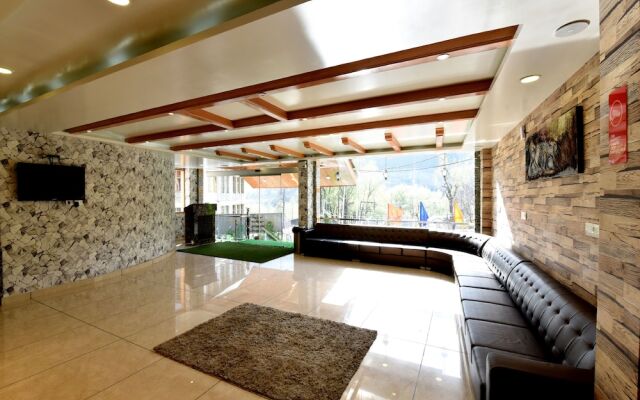 OYO 13091 Manali Grand