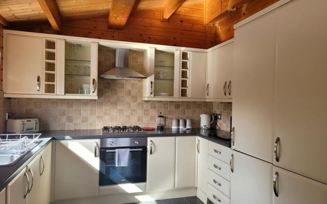 Immaculate 2-bed Lodge Next To Lake