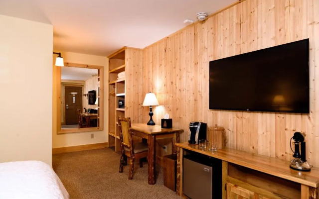 Adirondack Spruce Lodge