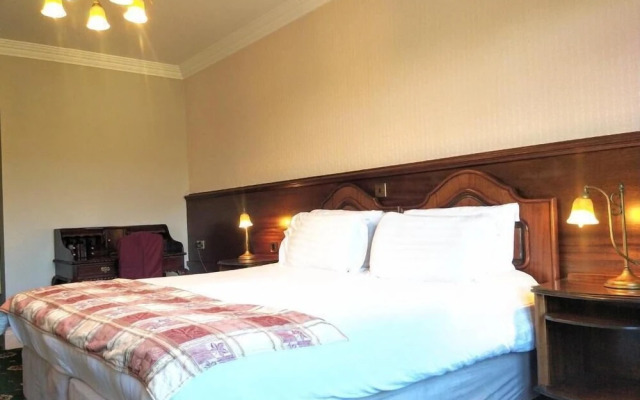Lakeside Manor Hotel