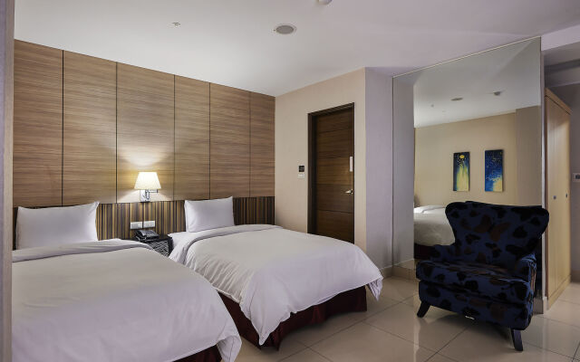 Delton Hotel Love River