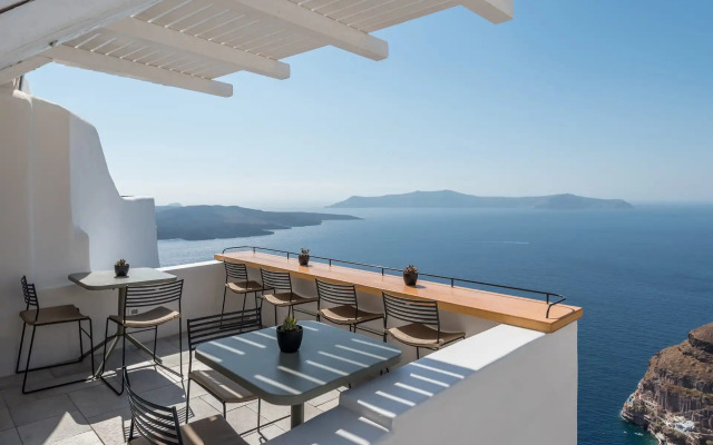 Porto Fira Suites