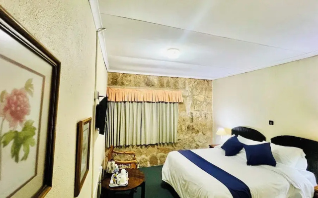Pinetree Inn Hotel