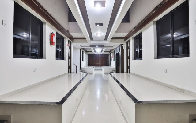 OYO 16880 Hotel Ambica