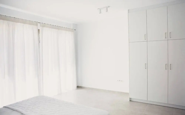 Starlight Villa Guro - 4bd, 4ba, 4min To Beach