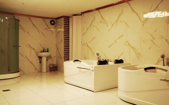 Al Nabarees Al Raqi Furnished Units
