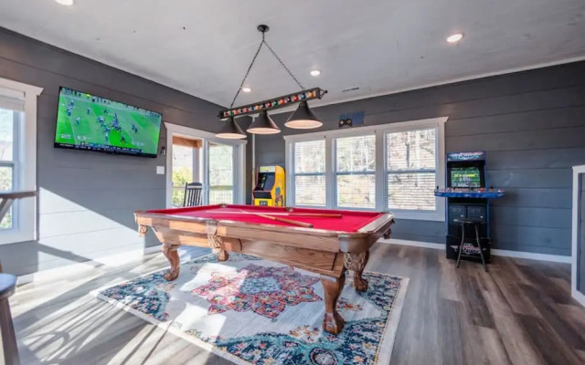 Romantic Cabin Retreat By Ghosal Luxury Lodging