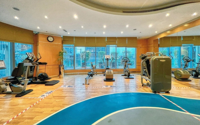 Amazing 1 BR Apartment Damac Mall Street