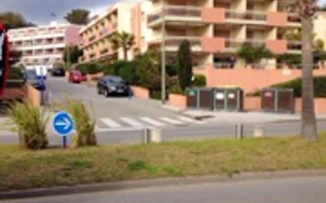 Apartment With one Bedroom in Cavalaire-sur-mer, With Wonderful sea View and Furnished Balcony - 50 m From the Beach