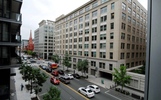 Global Luxury Suites at Chinatown