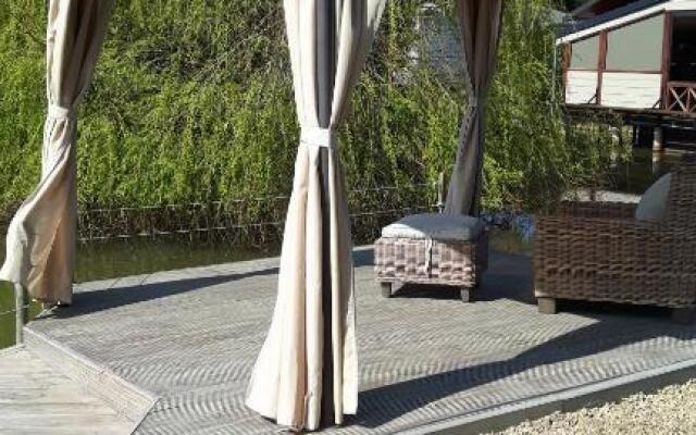 Prachtige chalet Wabi Sabi aan het water!