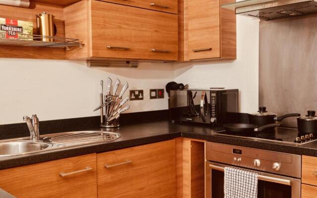 Deluxe City Apt, River Canal View& Free Parking!
