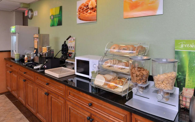 Quality Inn & Suites Matteson near I-57