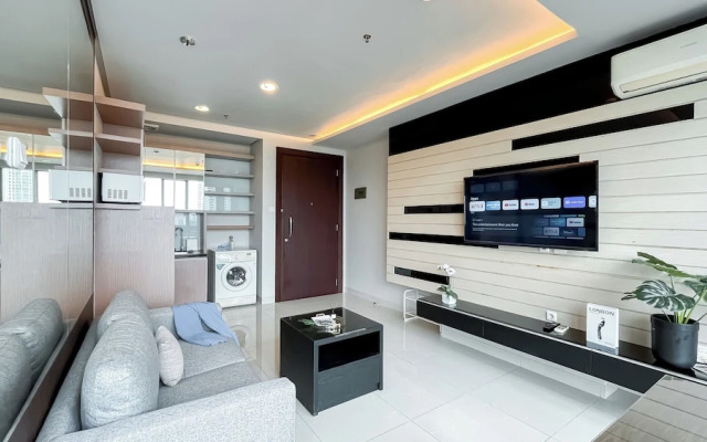 Spacious and Comfy Big Studio Apartment at Kemang Mansion