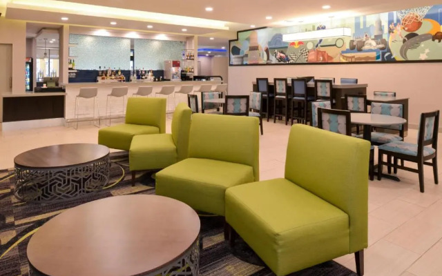 La Quinta Inn & Suites by Wyndham Indianapolis South