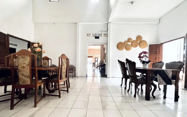 Santalum Hotel