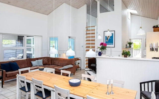 12 Person Holiday Home in Vaeggerlose-by Traum