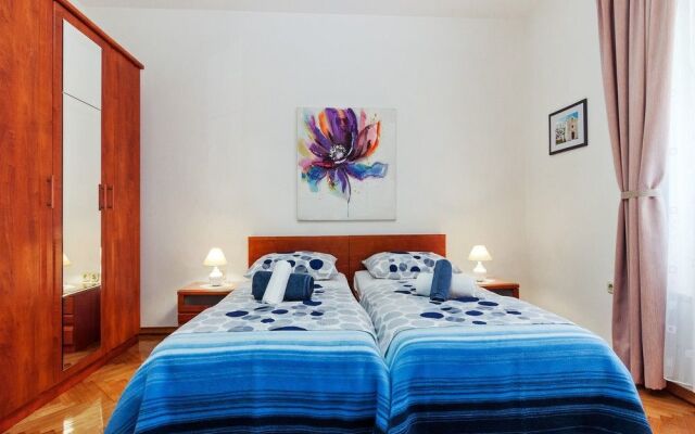 Feel Center Apartments.
