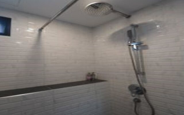 RoomQuest Sukhumvit 36 BTS Thonglor