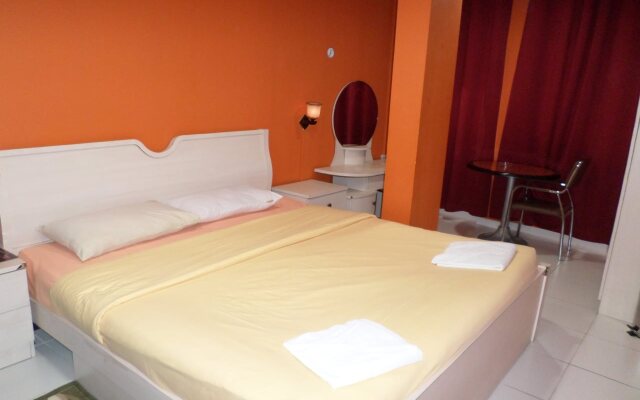 OYO 925 Emirates Hotel