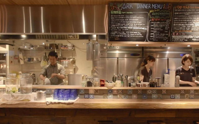 Ark Hostel & Cafe Dining