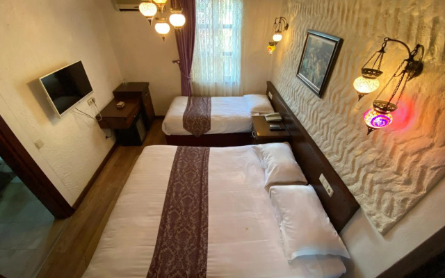 Cicerone Lodge Hotel