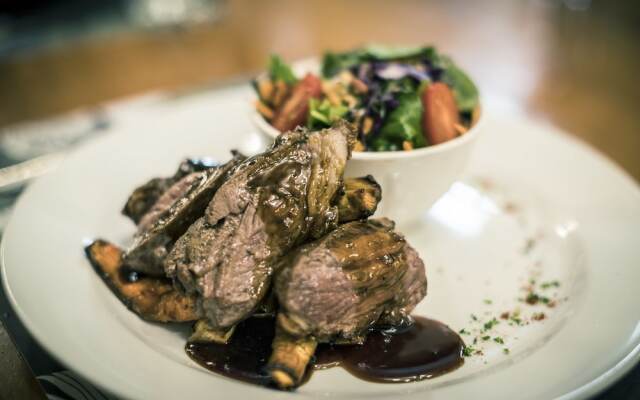 Dawson Falls Mountain Lodge