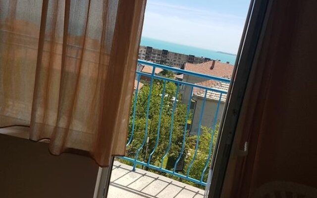 Brilliantin Guest House