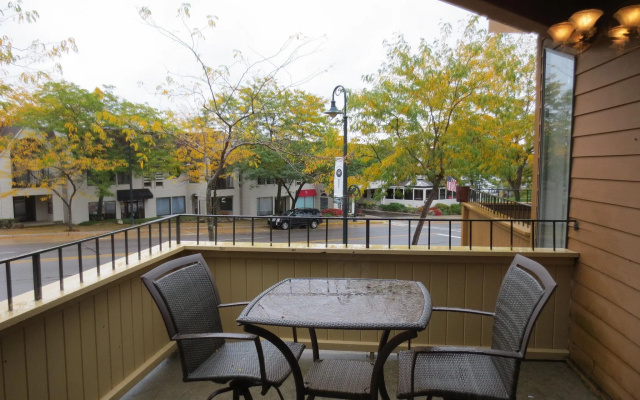 Pointes North Inn