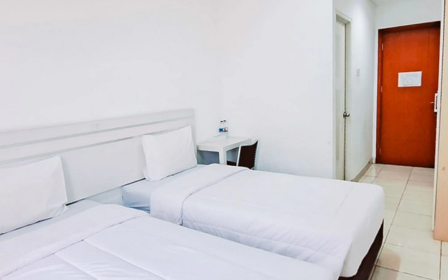 Gading Serpong Hotel Near Stadion Persita Redpartner