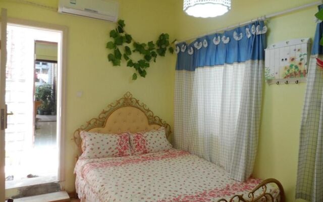 Romantic Huayuan Inn