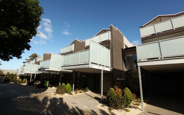 7 Falls Apartments
