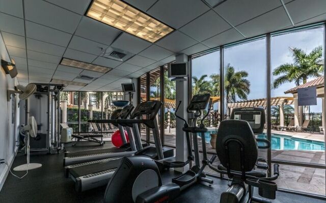 Luxurious Esplanade Condo Overlooking bay