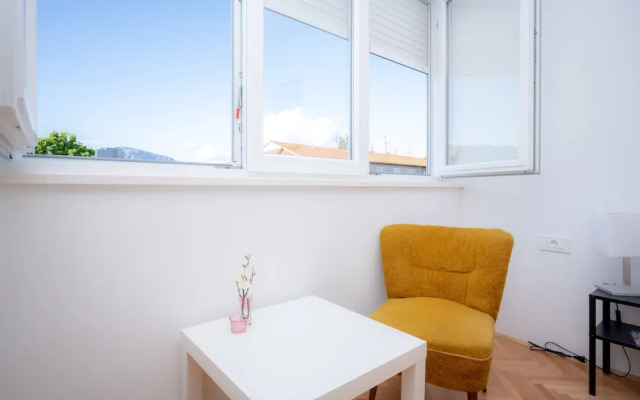 Billie Holiday apartment with balcony