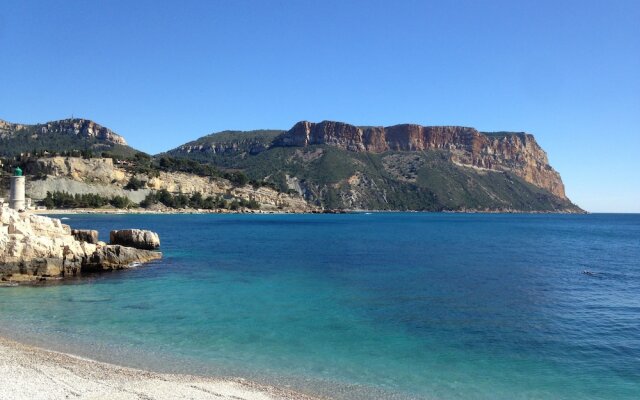BY Cassis