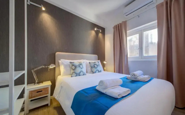 Tritoni harbour suites