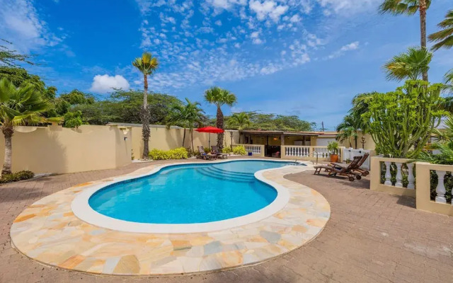 Island Escape Lrg Private Backyard Pool Patio