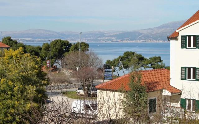 Apartments by the sea Supetar, Brac - 6040