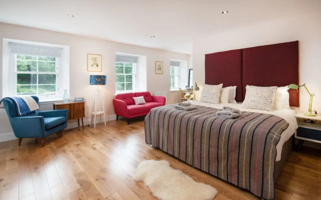 Mill House - self catering sleeps 10
