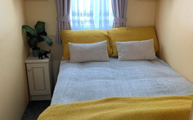Serenity Place Caravan 2 Double Beds With Varanda
