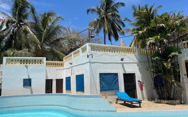Lovely 5-bed Room House With a Swimming Pool