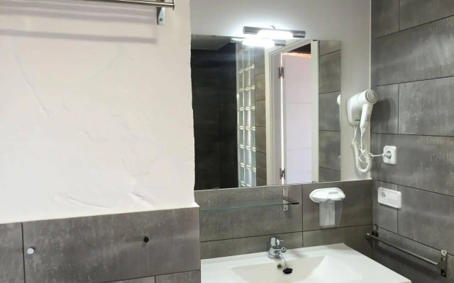 LUX Beach House Barcelona with Pool & Hot Tub, Beach Access